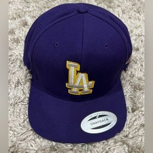 Brand new Dodgers/Lakers snapback hat in LAKERS colors w/ Dodgers LA logo front
